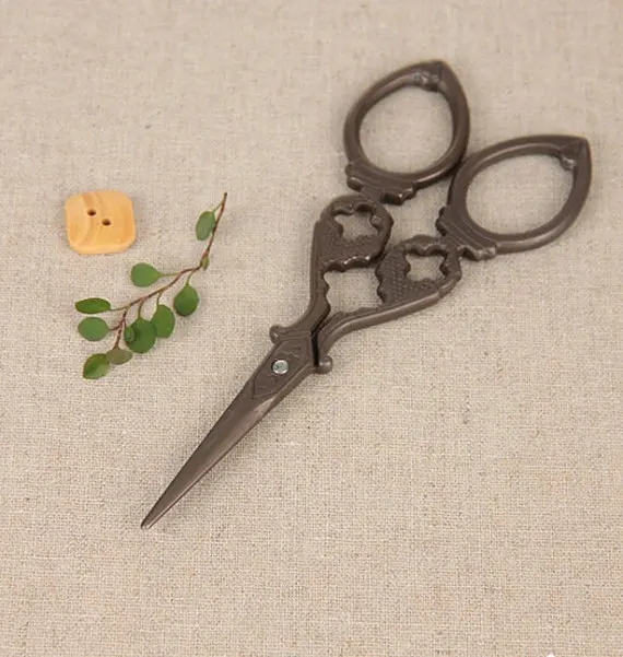 Scissors Vintage Retro Style Classic Sewing Embroidery DIY Darn Cross
