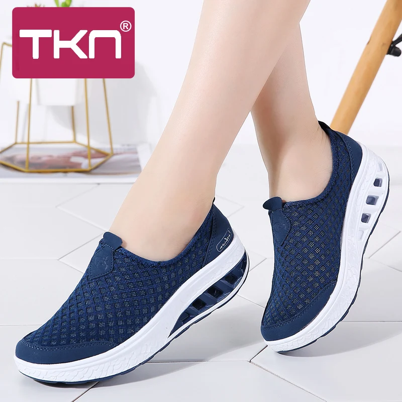 

2019 Spring Women flat platform shoes causal flats shoes air mesh thick soled slip on creepers tenis feminino sneakers 7690