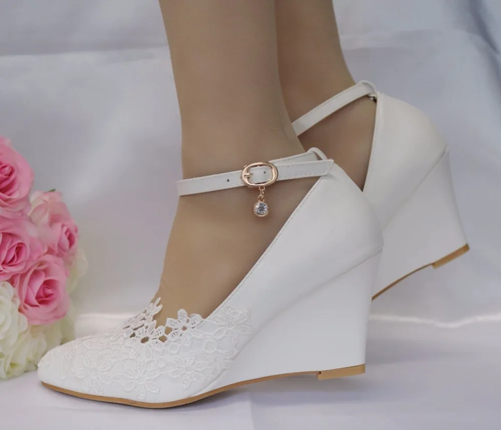 Королевская женская свадебная обувь со стразами; модельные туфли для невесты и подружки невесты; Туфли на высокой танкетке 8 см; белые кружевные туфли; женские туфли-лодочки с цветочным узором