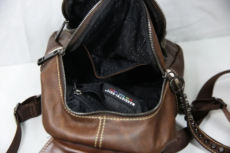 Новые женские рюкзаки, Женская Ретро сумка на плечо из натуральной кожи, европейский модный маленький рюкзак с заклепками коричневого цвета