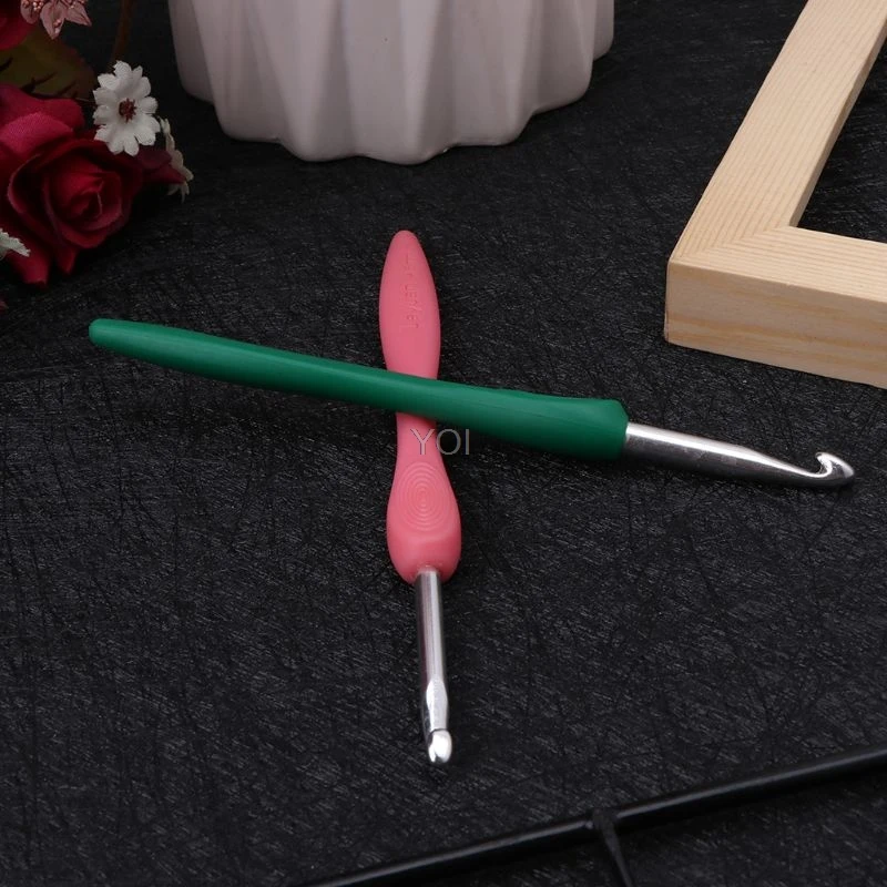 8Pcs Bearded Needle Crochet Hooks Set Ergonomic Soft-Grip Handle Sewing Knitting