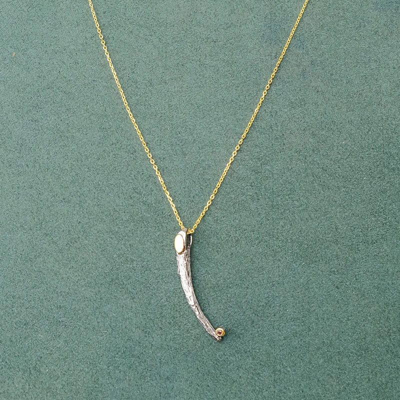 

Local focal silver 925 Delicate crescent pendant necklace