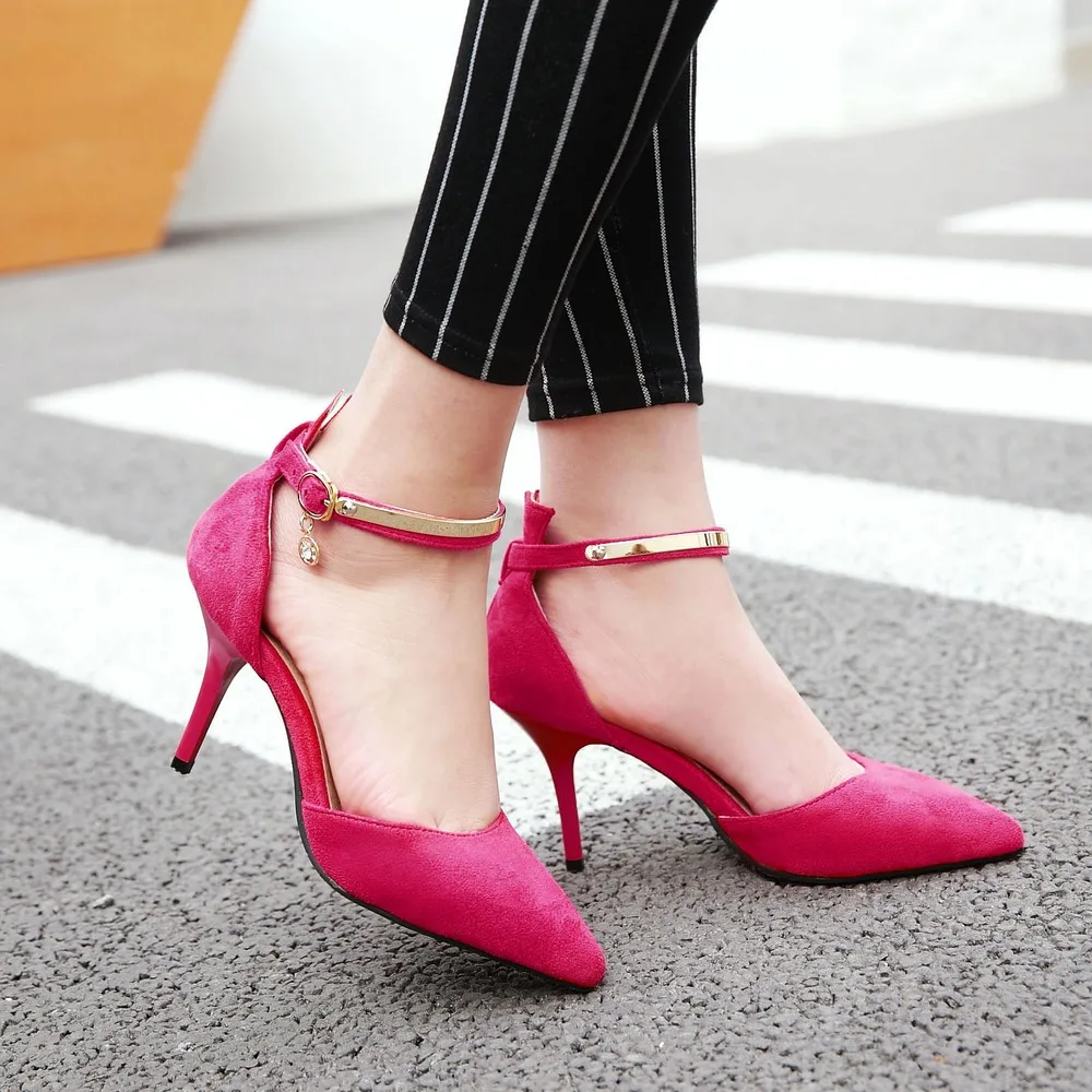 Туфли-лодочки. Туфли версаче 2022. Женские модные туфельки. Какие туфли на каблуке в моде. Стильные туфли женские.