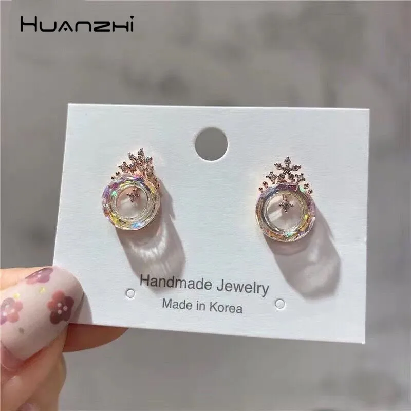 

HUANZHI 2019 New Translucent Hollow 925 Crystal Sweet Chic Shining Rhinestone Small Stud Earrings For Women Girls Ocean Jewelry