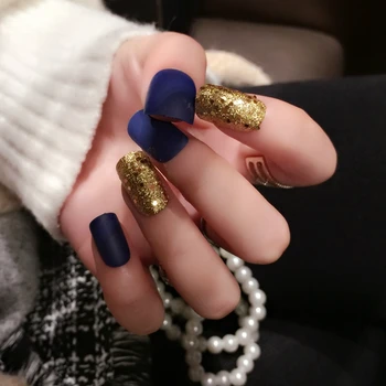 Najtaniej 24 Sztuk Złota Design Z Cekinami Paznokcie Matowe Ciemny Niebieski Sztuczny Paznokieć Shimmer Glitter UV Fałszywe Paznokcie Z352