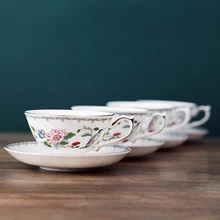 Европейский высококачественный костяной фарфор, золотой край, кофейная чашка и блюдце, британский чайный набор для послеобеденного чая, красная чайная чашка, свадебный подарок