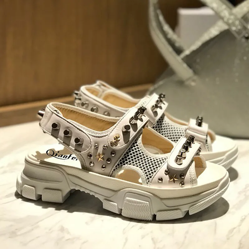 Обувь с заклепками Женские сандалии на платформе zapatos de mujer Брендовые пляжные