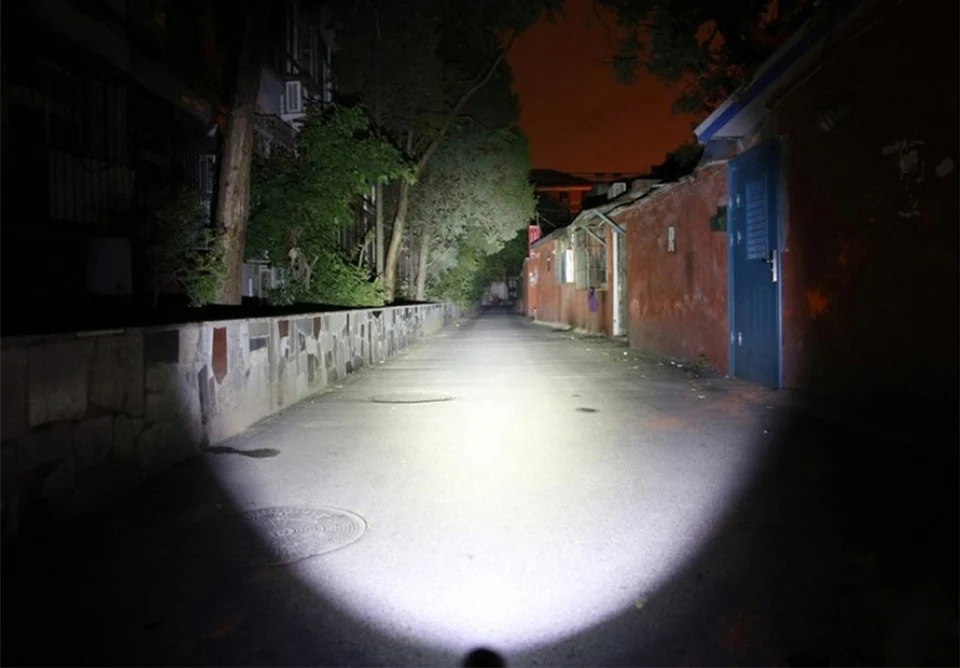 Multifunctional flashlight with saber 13-3