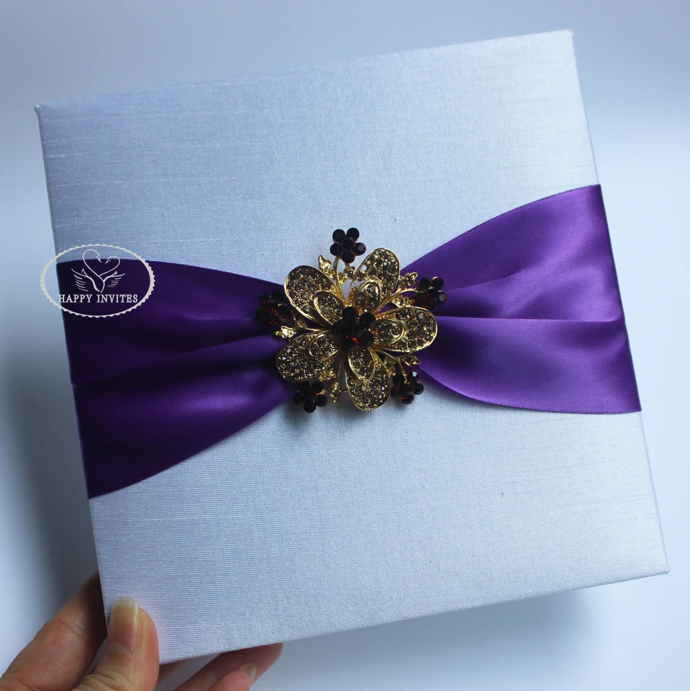 HI2019-35 Hot Sale White Silk Box with Brooch   More Colors Available