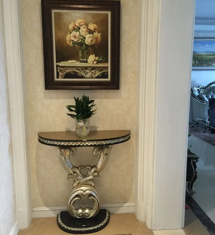 Only beautiful petals decorates porch stage desk. Fashion article table a few. Place for you to view Taiwan classical case