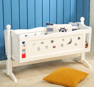 Baby crib wood table. Bed. Roller ou neonatal bed game bed