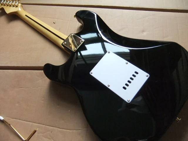 Wholesale New Fdr STR Model Electric Guitar 3 Pickups With Gold Hardware 100901
