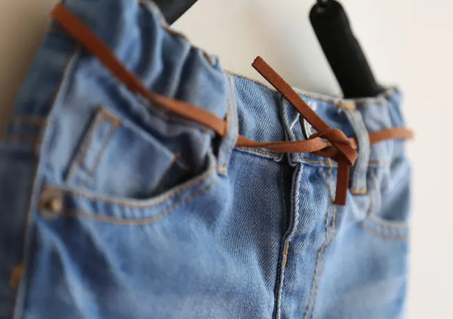 Новое поступление детские джинсовые шорты для девочек Обувь для девочек летние Джинсовые укороченные брюки хлопковые шорты для детей с поясом