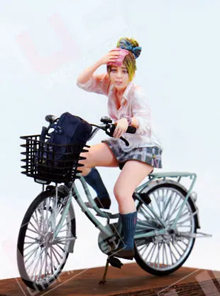 

Simulation 1/20 Scale Wet Biker Girl In The Rain Without Bike Miniatures Modeling Unpainted Assembling Female Figure Model Kits