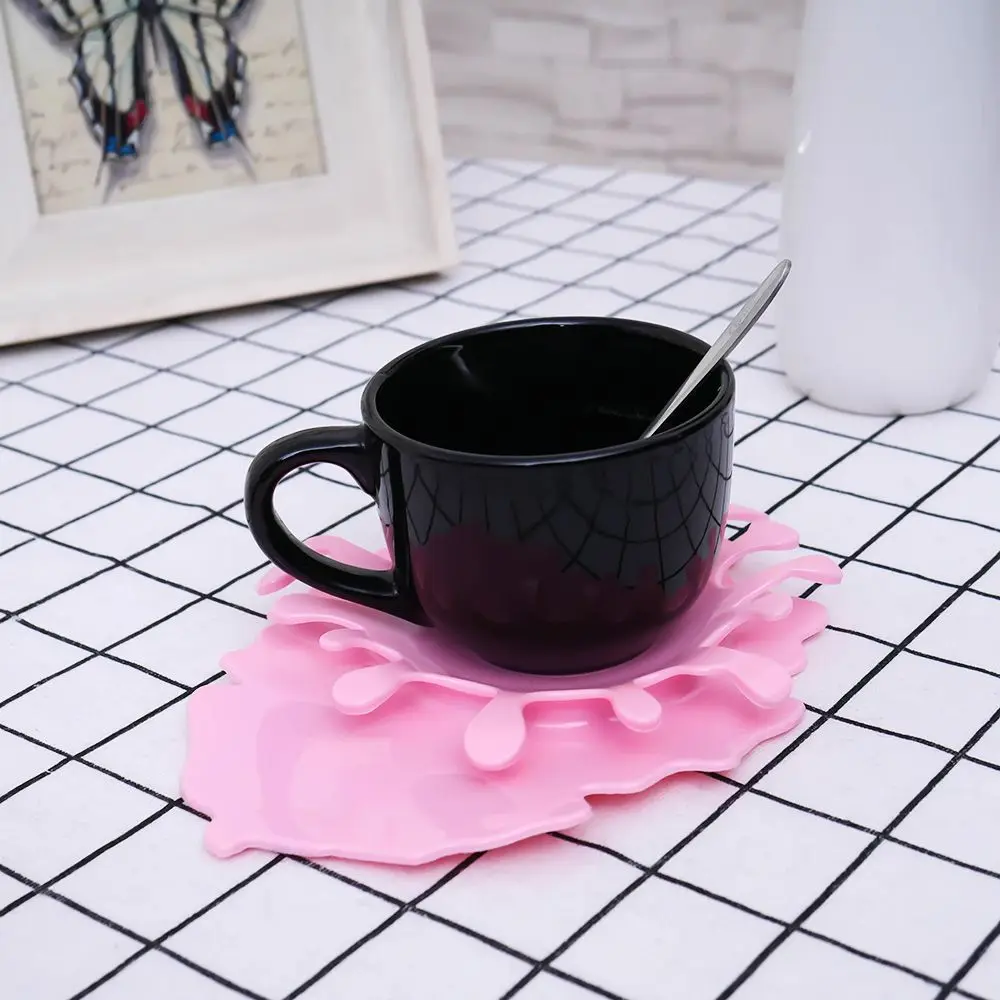 

Hot Fashion Useful Spoon Rest Creative Design Splattering Blood Kitchen Spoon Holder Coaster Tomato Sauce Spoon Rest Organizer