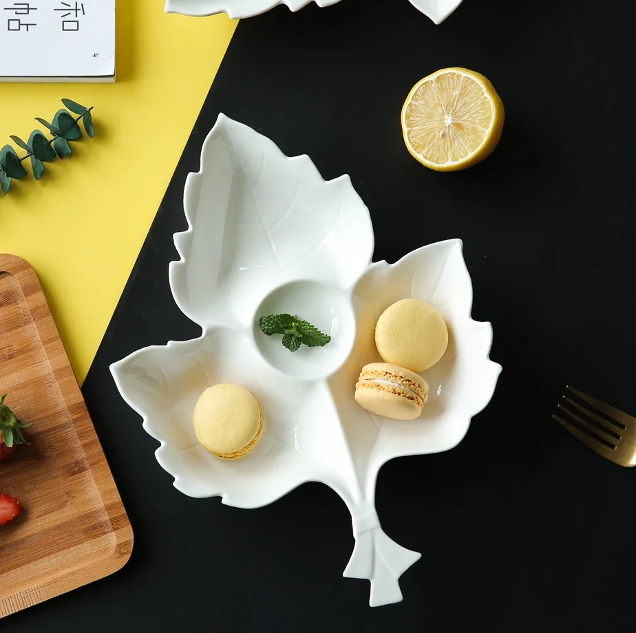 

Creative Ceramic Assorting Maple Fruit Plate Decorative Porcelain Leaf Candy Divisions Serving Dish Tableware Vessel Accessories