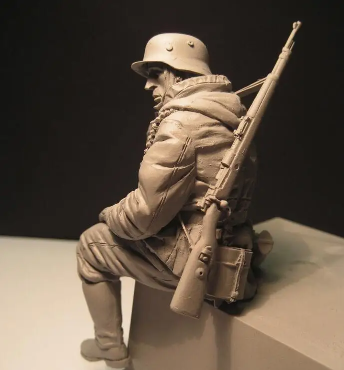 1/16 Смола рисунок Солдат модель Второй мировой войны сидя солдат gk ручной белый режим Военная 156