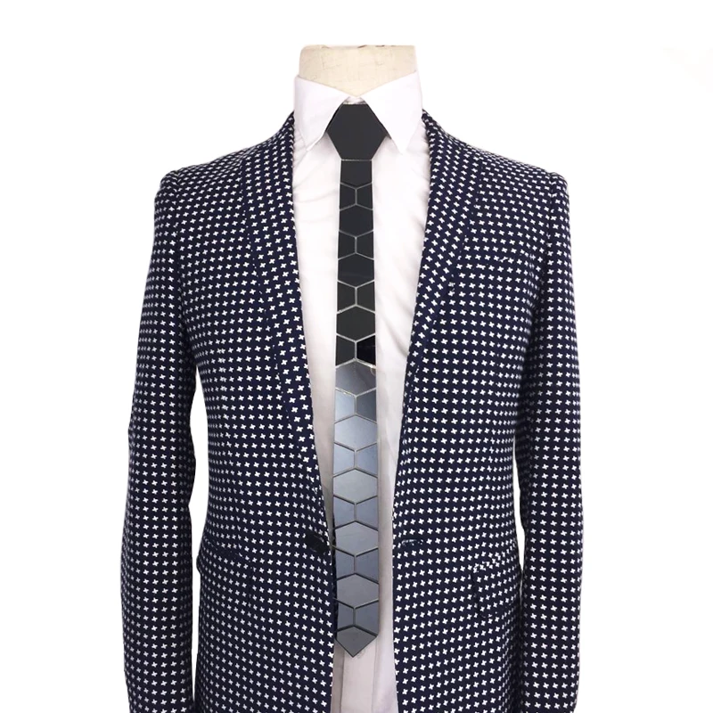 Рисунок 2 - Блестящий акриловый черный галстук GEOMETIE