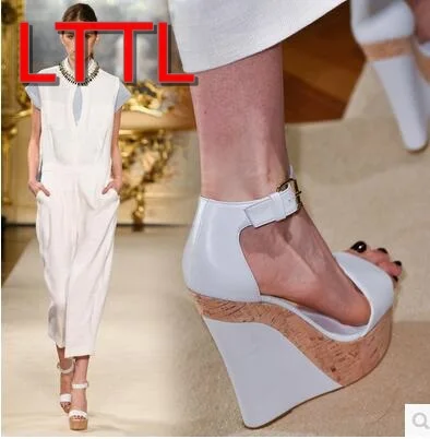2017 Europe station open toe wedge sandals white Roman sandals female wood heel gladiator sandals causal shoes women