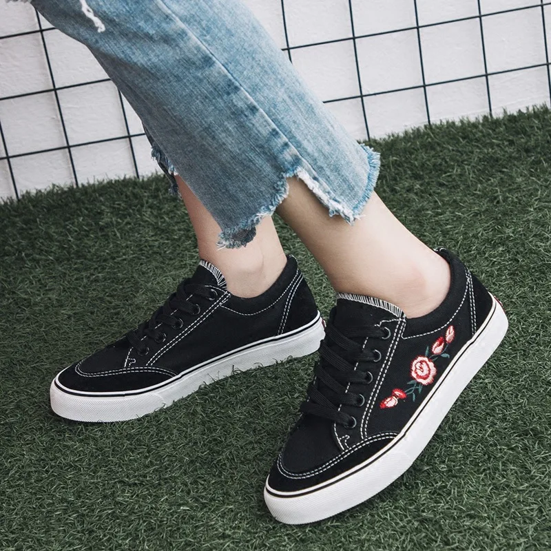 19 new embroidered white shoes women's low-cut lace shoes women's fashion wild flat casual shoes sports women's shoes