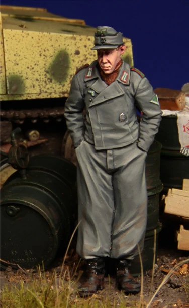 

1/35 Resin Figure Model Kit 128 German AFV Crewman Ukraine One Figures Unassembled unpainted Top