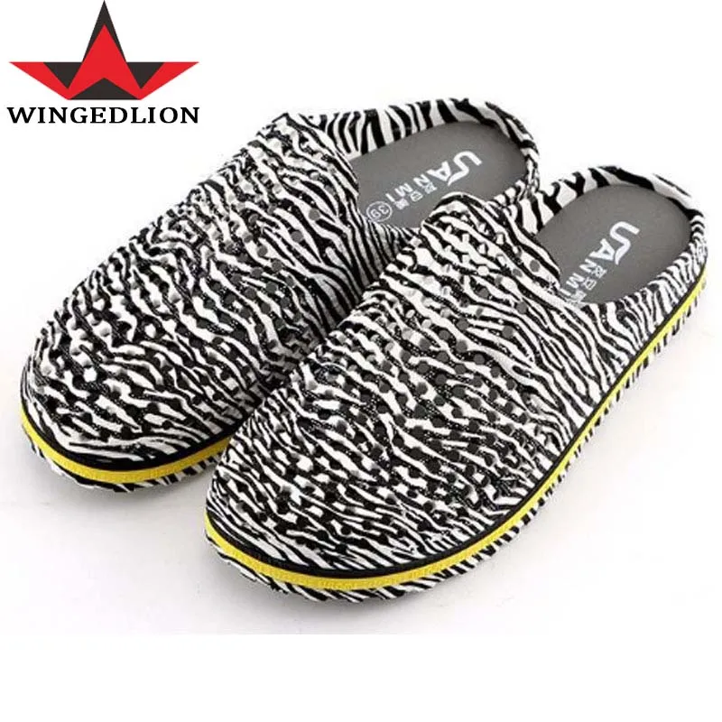 

CoolFar women's Slippers Garden Shoes Summer Sandals Garden Beach Flat With Shoes women Fashion Mules Clogs , chef shoes clogs