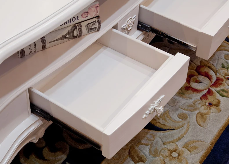 detaill-8 the drawers