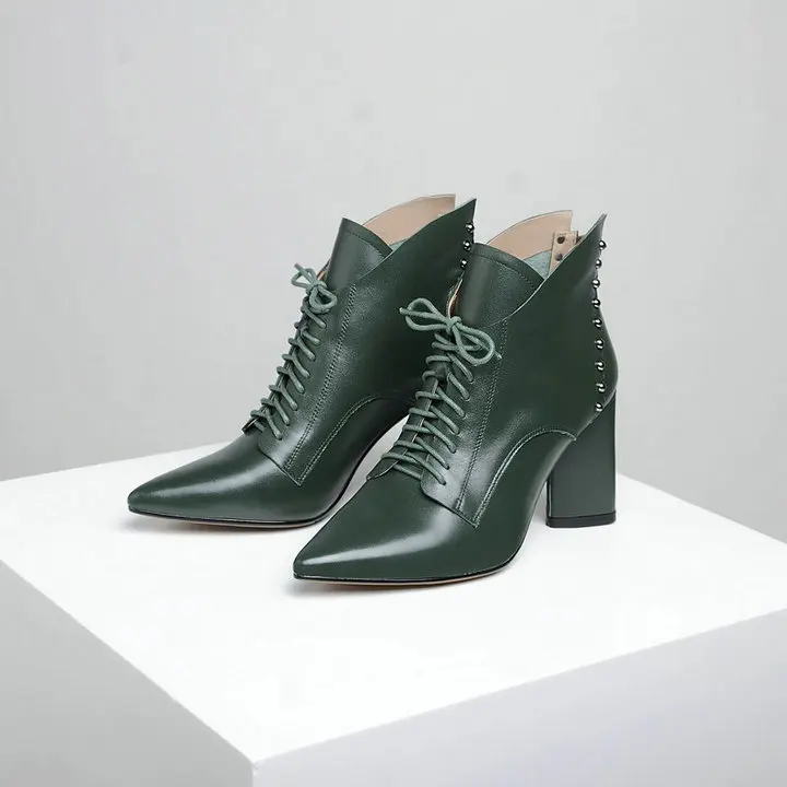 Женские ботильоны из натуральной кожи на высоком квадратном каблуке со шнуровкой; модные модельные женские ботинки с острым носком; цвет черный, зеленый