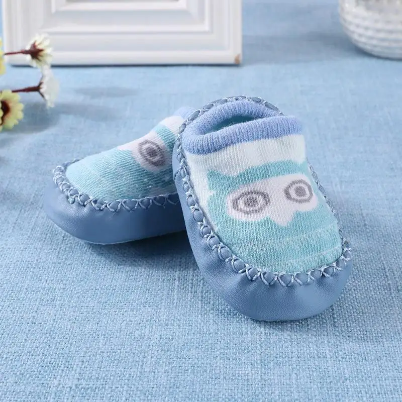 Детские носки с рисунками из мультфильмов, с резиновой удобной подошвой, детские носки-тапочки для новорожденных, противоскользящая обувь