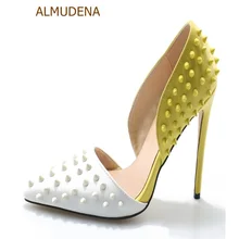 ALMUDENA/Лидирующий бренд; цвет желтый, белый; Лоскутные туфли на высоком каблуке с заклепками; свадебные туфли на шпильке с острым носком