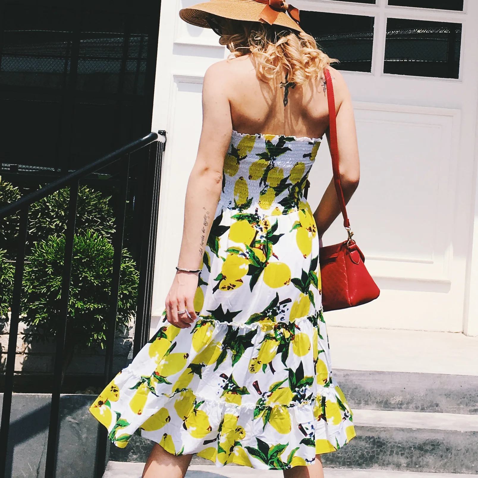 2018 new European and American sexy chest wrapped strapless lemon print dress holiday wind beach big swing