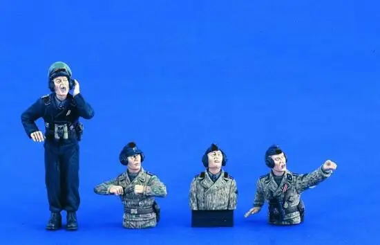 

1/35 Resin Figures WWII German Tank Crew 4pcs/set