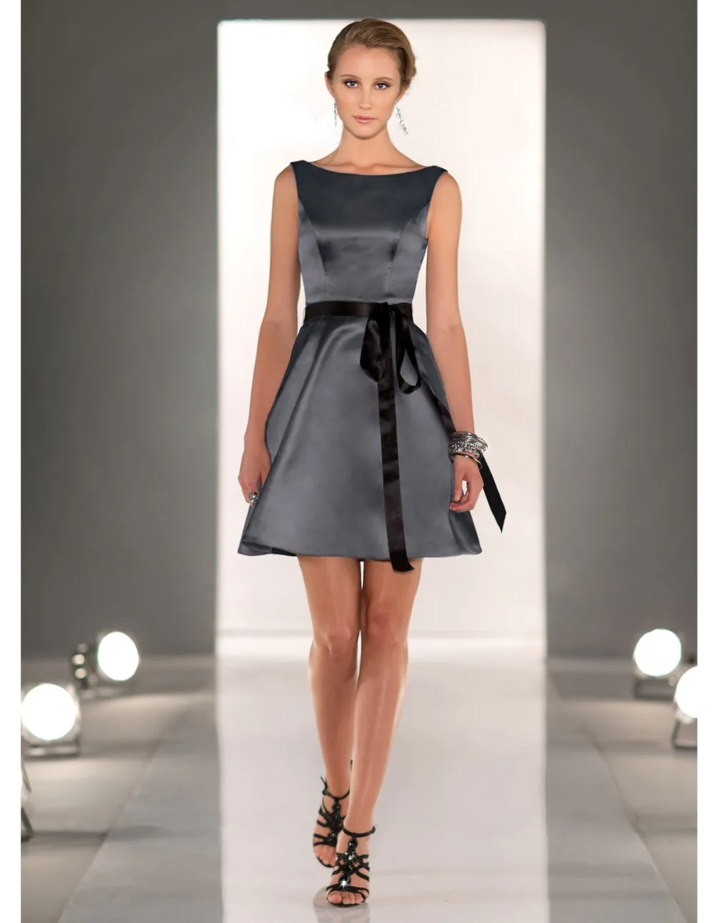 Hermosos Vestidos Cortos y Elegantes para Asistir a Fiestas de Noche, de Día, de Graduación, de Quince Años, etc. Deja los pantalones y vestido largos, te invito a continuar leyendo este novedoso tutorial de vestidos cortos para fiestas. Contenido.