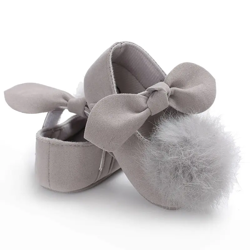 Модная обувь для маленьких девочек милая мягкая меховая обувь с помпонами для малышей 0-18 месяцев