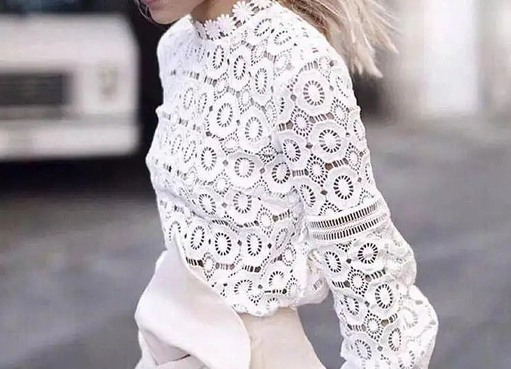 Hot Elegant floral lace blouse shirt Women lantern sleeve white blouse Autumn winter hollow out short top blouse blusas Z336