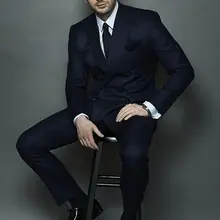 Крис Эванс Стиль человек костюм Темно-синие смокинг жениха 2 шт. Мужская свадебное Пром ужин Костюмы двубортный Блейзер джентльмен одежда