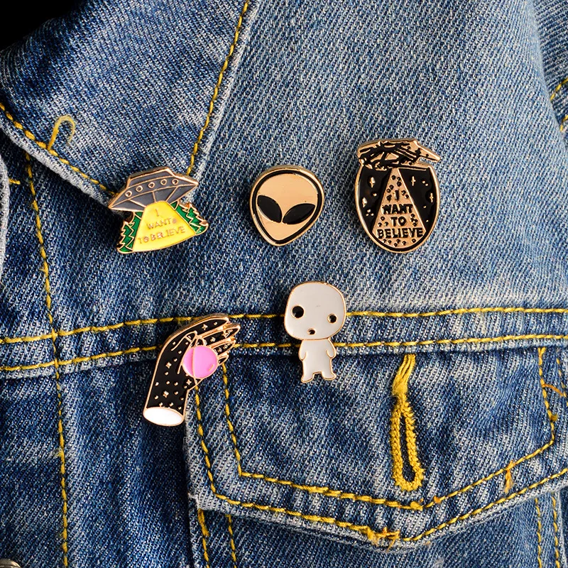 

Enamel Clothing Collar Pins Alloy Brooch Extraterrestrials Jeans Handbag Brooches Metal Badges on Backpack