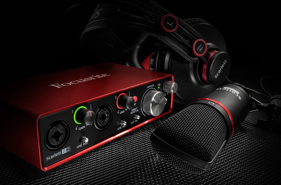 Focusrite scarlett 2i2 studio(2nd Gen) 2i2 аудио интерфейс+ CM25 конденсаторный микрофон+ наушники HP60