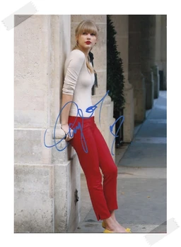 

signed Taylor 1989 autographed photo 7 inches freeshipping 092017E