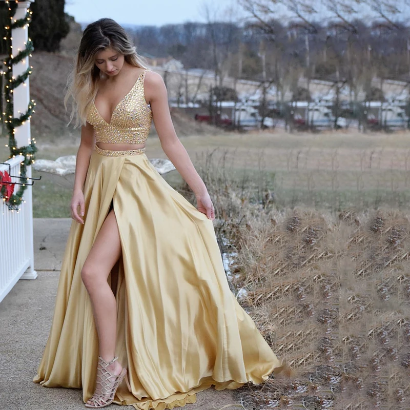 V Neck Two Pieces Long Prom Dresses A Line Front Slit Beading Crystal Luxury Top Formal Evening Dresses 2019
V Neck Two Pieces Long Prom Dresses A Line Front Slit Beading Crystal Luxury Top Formal Evening Dresses 2019