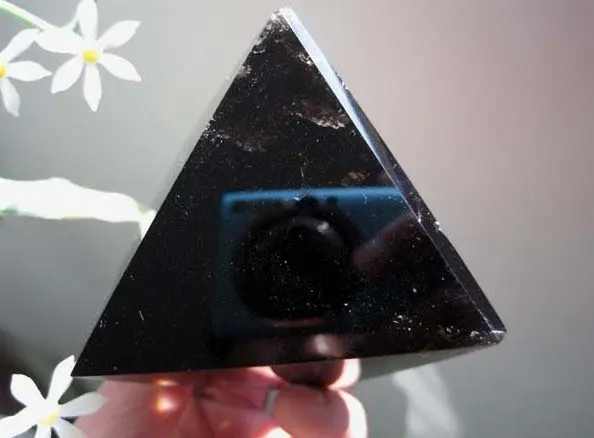 Натуральный обсидиан пирамида из кристалла кварца заживление 274 г