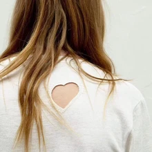 Лето Новое поступление Женская мода выдалбливать «любящее сердце» на спине простые женские белые футболки