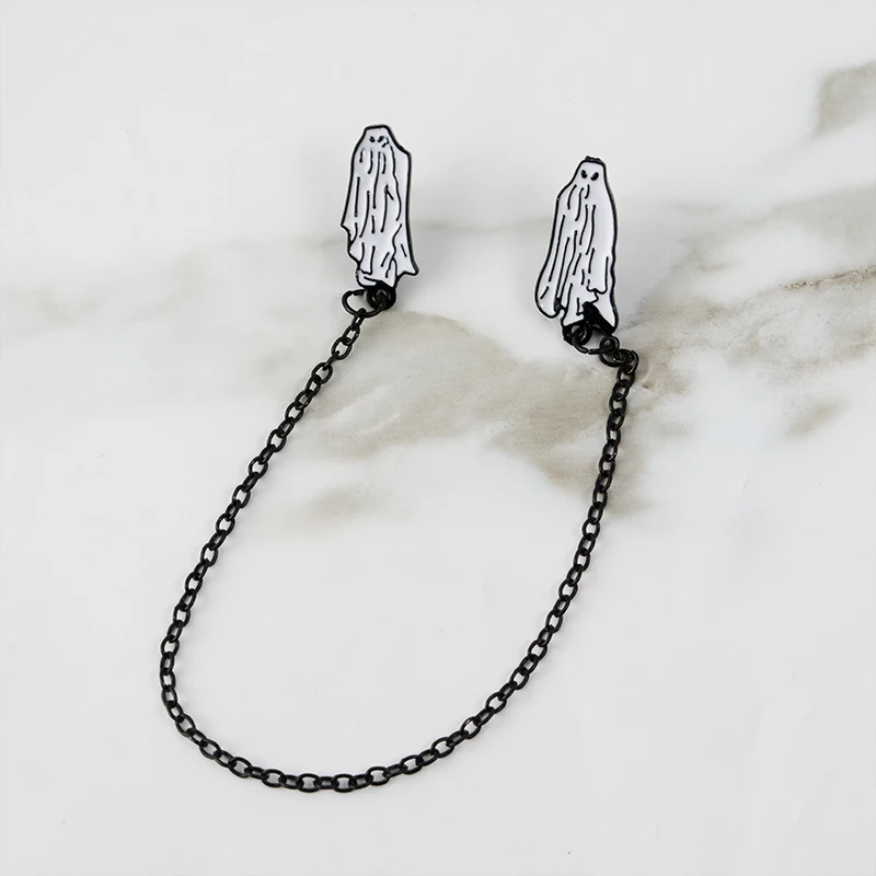 

Ghost Soft Enamel Brooches with Chain White Collar Pins for clothes Shirt Bag Hat Badge Punk Gothic Jewelry Gift for Friends