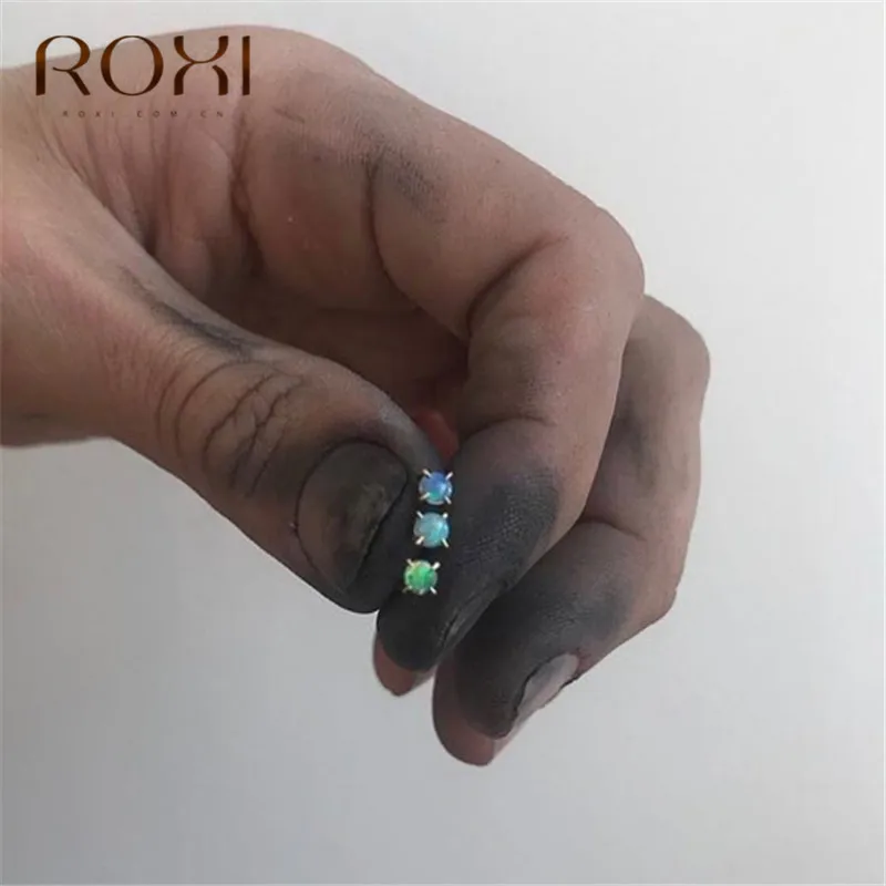 Женские маленькие круглые серьги гвоздики ROXI белые с огненным опалом корейские