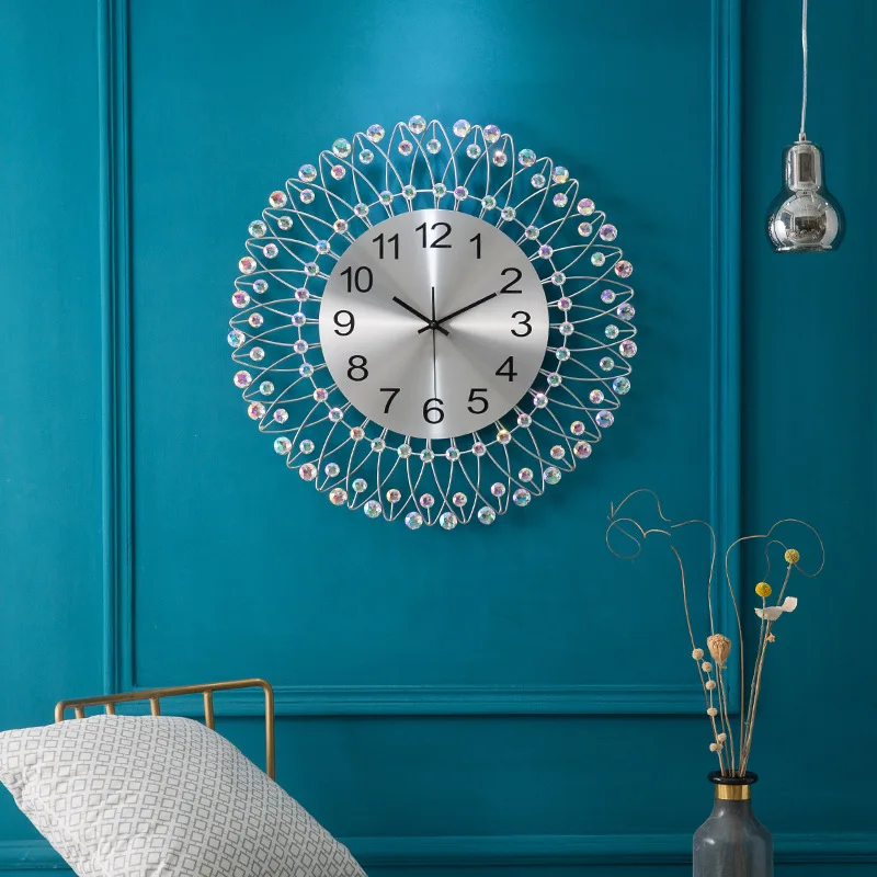 Скандинавские красивые креативные металлические настенные часы с кристаллами и бриллиантами, современный минималистичный домашний бесшумный часы, модные декоративные кварцевые часы