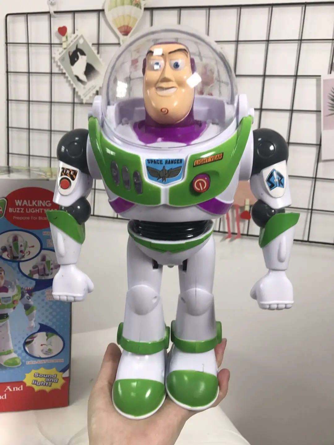 История игрушек 4 говорящие Buzz Lightyear игрушки с крыльями огни голоса ходьбы подвижные фигурки подарок для детей