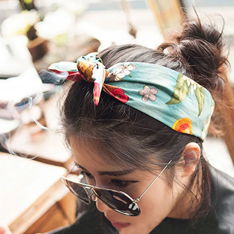 Refine your search Hair Accessories Shop Women's Hair Accessories at Forever 21 for the perfect final touch. Browse printed headwraps, mini hair clips, faux pearl hair pins, sleek headbands & more.