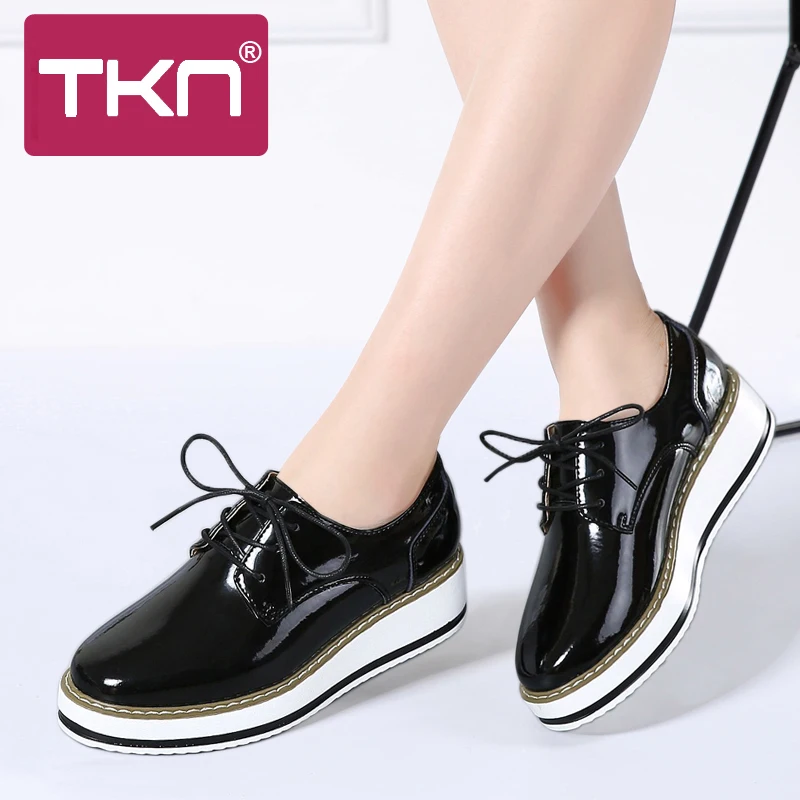 

Women Winter Platform Oxfords Flats Shoes Patent Leather Lace Up Female Chaussure Femme Footwear Shoes for Women Creepers BP369