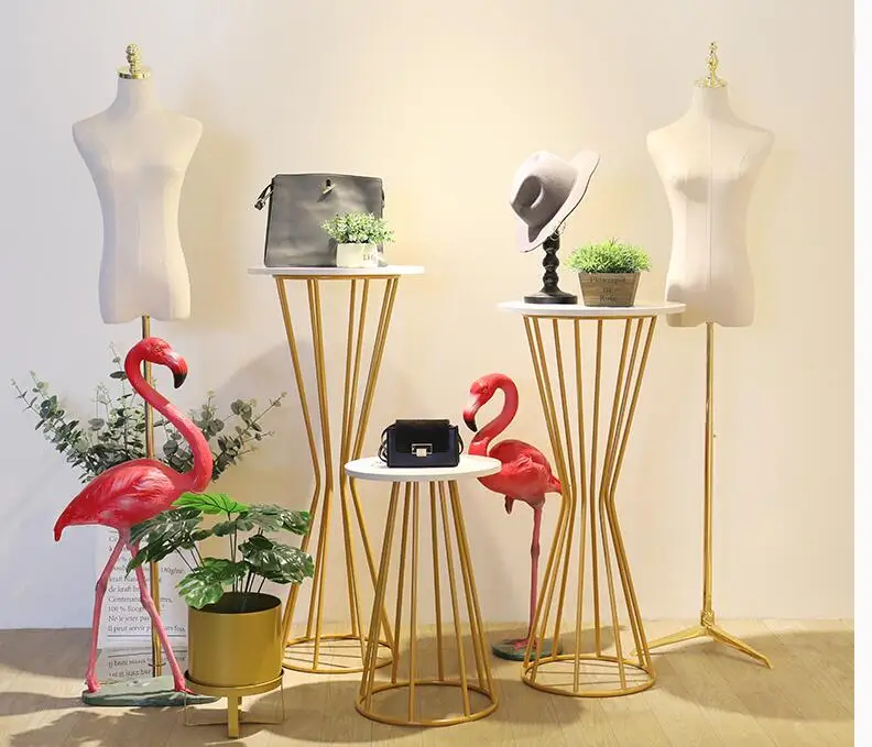 Clothing store window decoration props display rack Creative women's clothing store Golden Window exhibition stand.