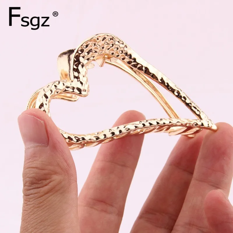 

Trendy Crab For Hair Metal Alloy Hollow Out Heart Hair Claw Clips 24k Gold Plating Hairpins For Women Casual Ponytail Holders
